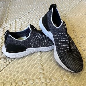 black and white slip on nike sneakers